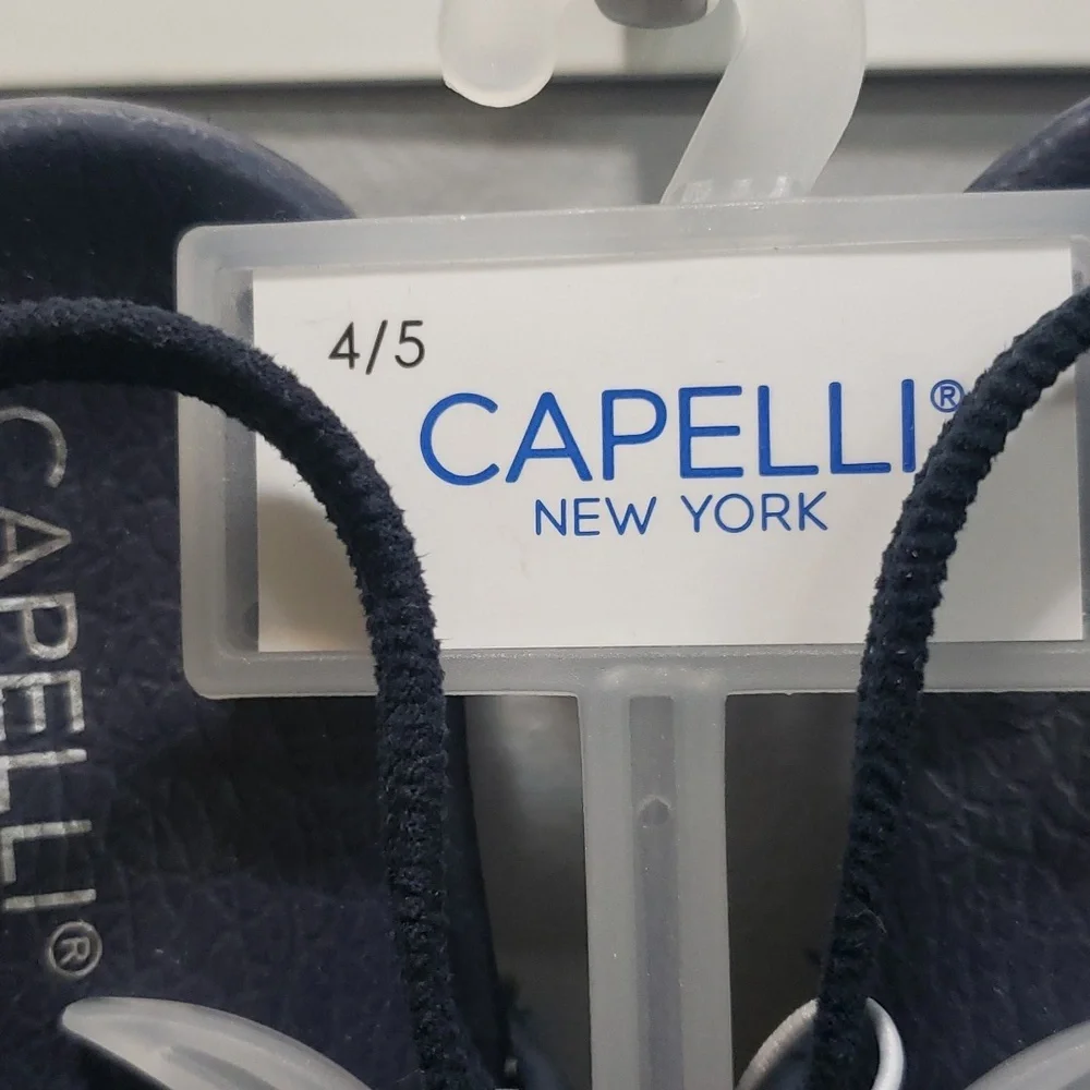 Capelli New York NWT Boys Shark Design Sandals, 4/5